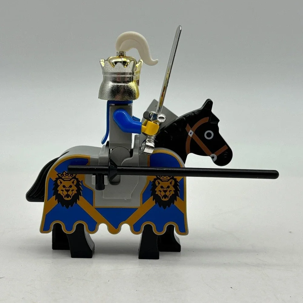 LEGO Castle Royal Knights King Leo Horse Rider Lion Shield Chrome Helmet Vintage